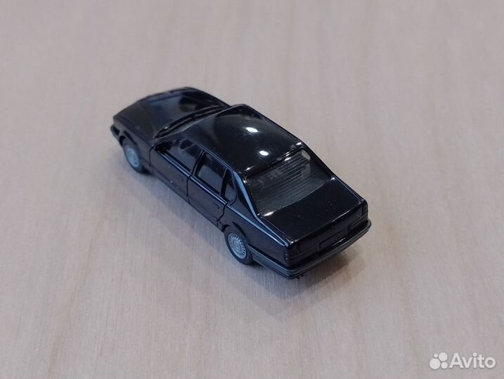 BMW 7er E32 (1986-1994) 735i