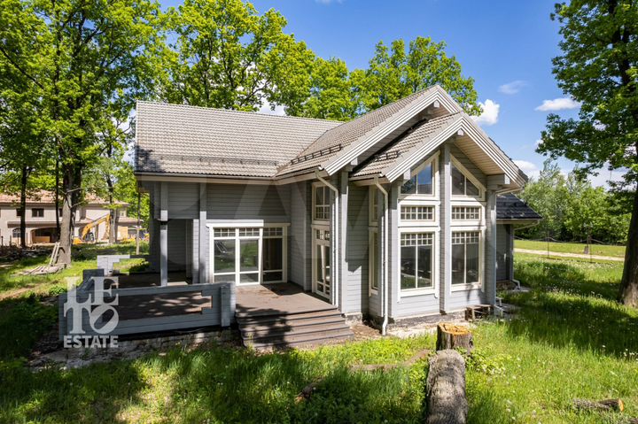 Дом 357 м² на участке 33,3 сот.