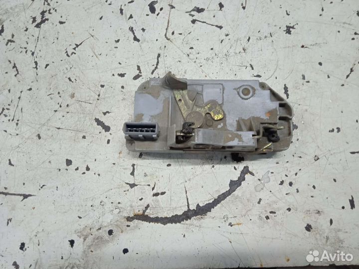 Замок задней левой двери Peugeot 306 Пежо 306