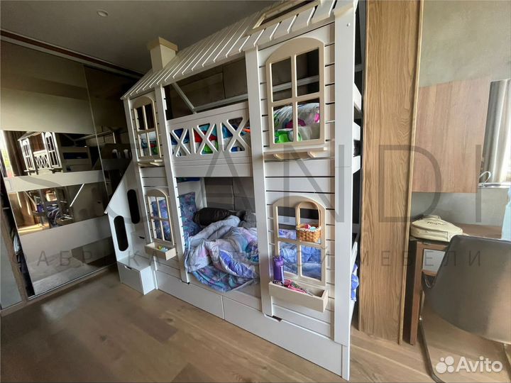 Детская двухъярусная кровать