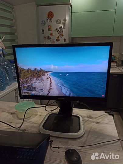Монитор philips 22