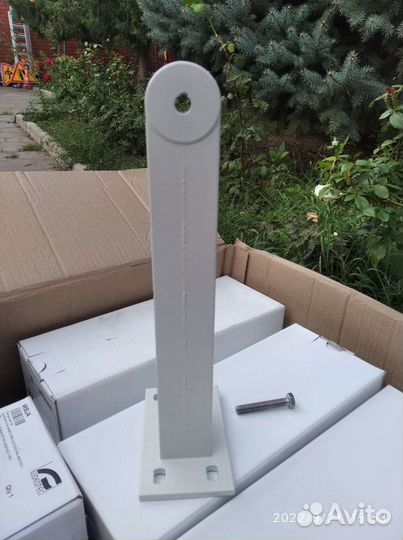 Кронштейн для полок