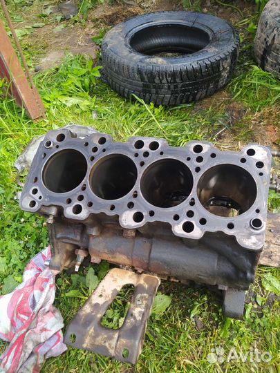 Блок цилиндров 4g64