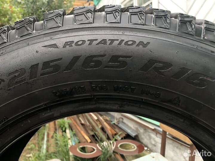 Pirelli Ice Zero 2 215/65 R16