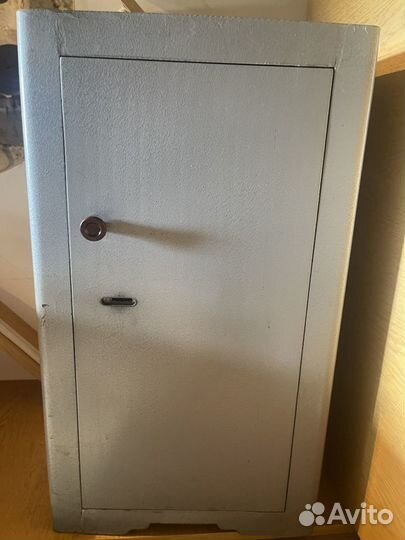 Сейф металлический