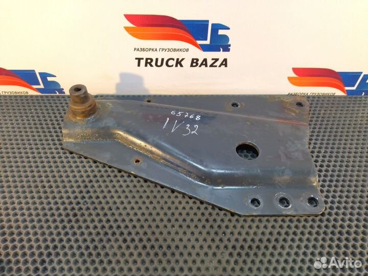 500368551 Кронштейн цилиндра подъема кабины