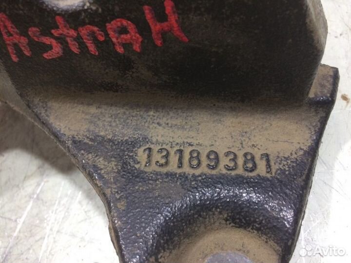 Кронштейн правый Opel Astra H H 2006-2015