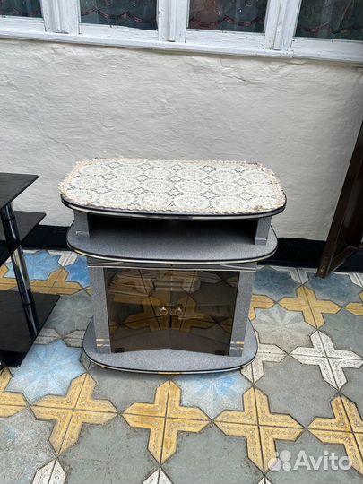 Стеклянная тумба под тв