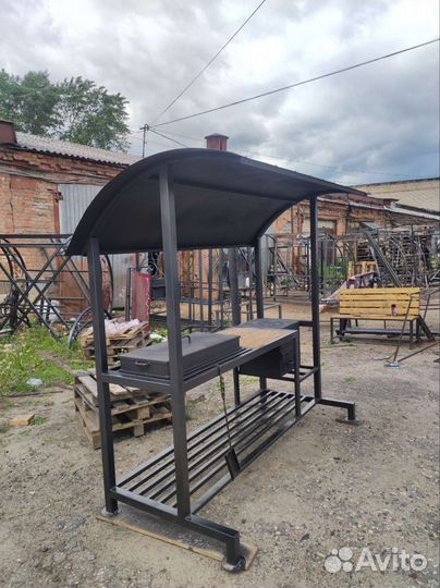 Мангал с крышей
