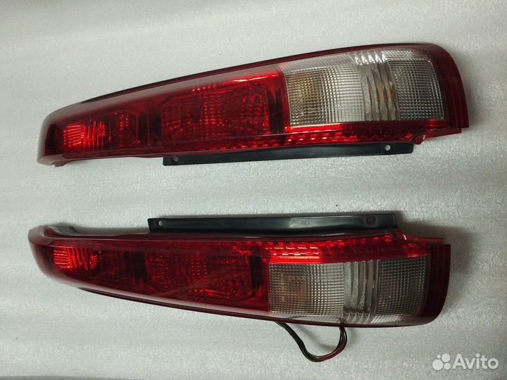 Фонари задние на Nissan X-Trail T30