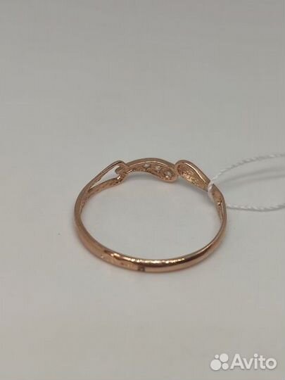 Золотое кольцо с камнем 20р