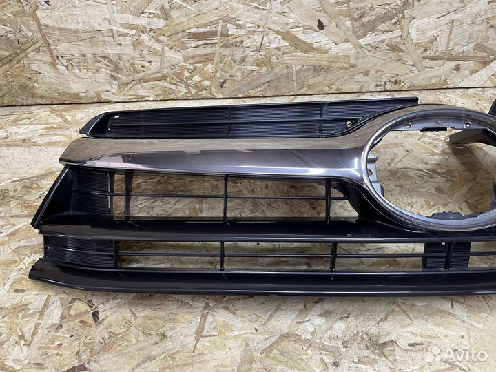 Решетка радиатора Toyota Highlander 3