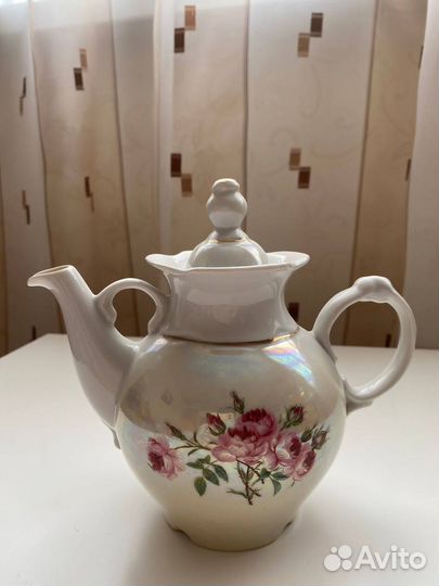 Фарфоровый чайник