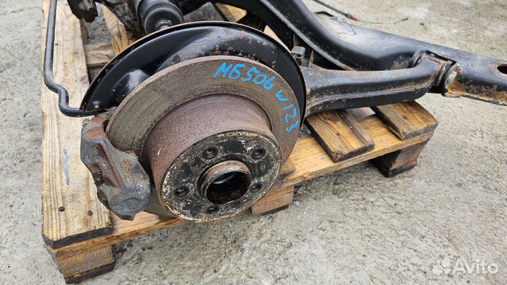 Задний подрамник в сборе на Mercedes W123