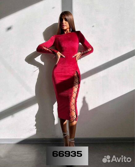 Платье с разрезом