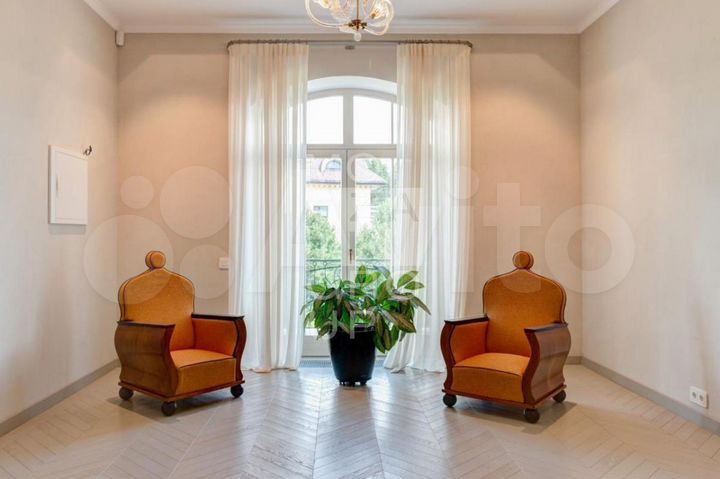 Коттедж 830 м² на участке 22 сот.