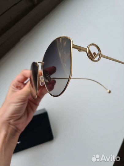 Солнцезащитные очки женские fеndi