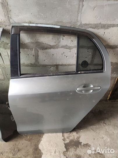 Дверь левая Toyota vitz