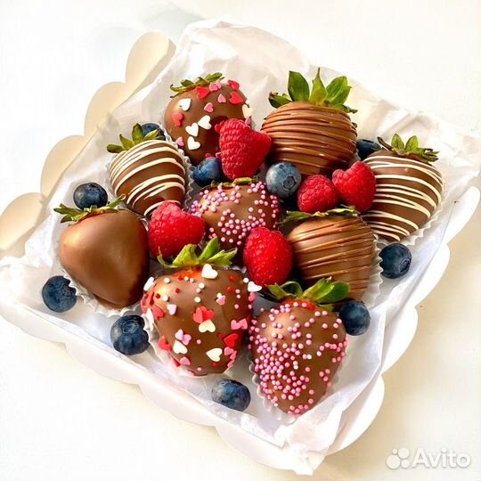 Клубника в шоколаде букеты конфеты