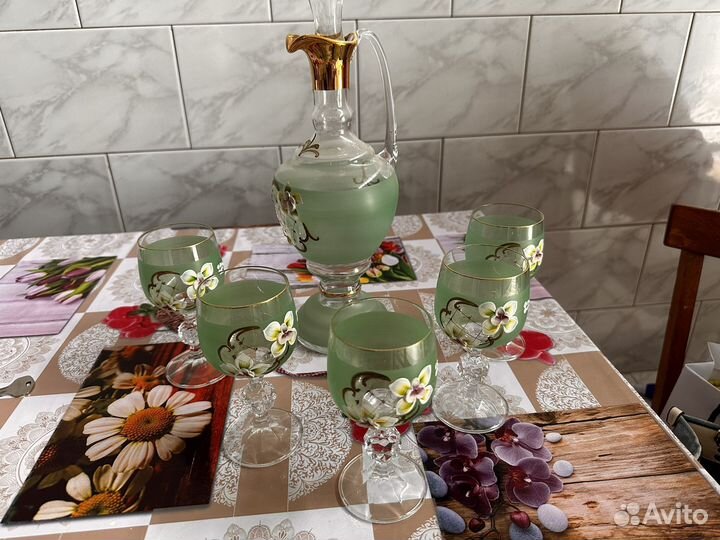 Кувшин со стаканами