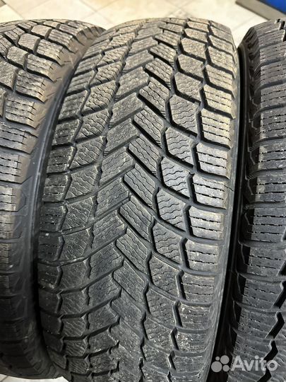Michelin X-Ice Snow 215/65 R17