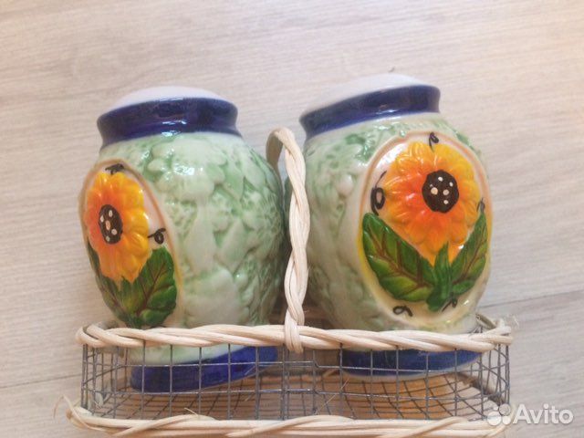 Набор емкостей для специй новый. Солонки