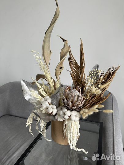 Букет из сухоцветов в шляпной коробке