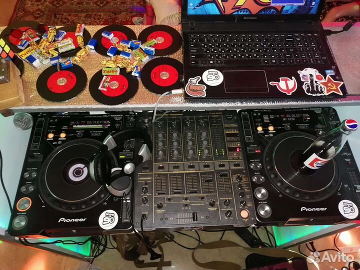 Вечеринка в стиле 90х