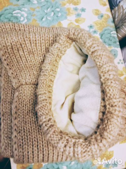 Женская вязаная шапка и снуд