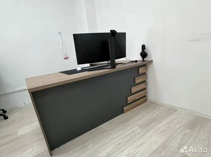 Письменный стол