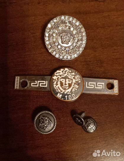 Фурнитура, пуговица оригинал новое Versace