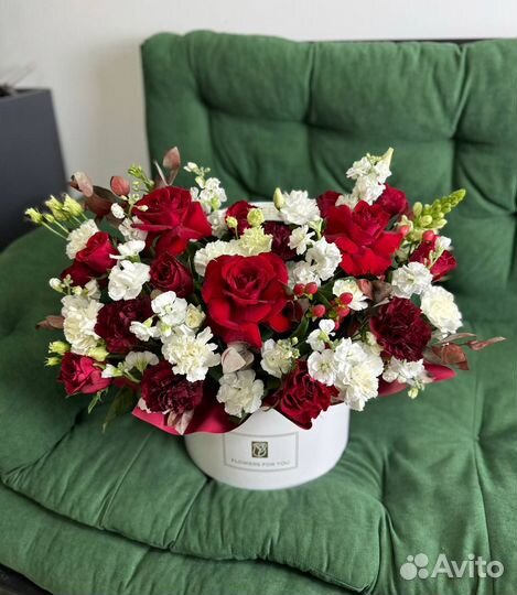 Композиции цветочные в корзинах и коробках