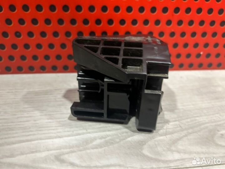 Кронштейн бампера задний правый Lexus Es axzh10