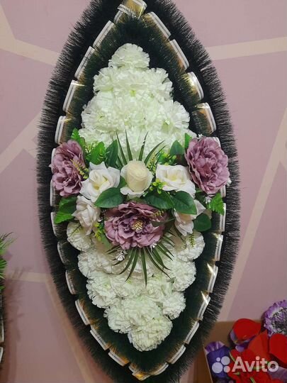 Ритуальные венки корзины и клумбы