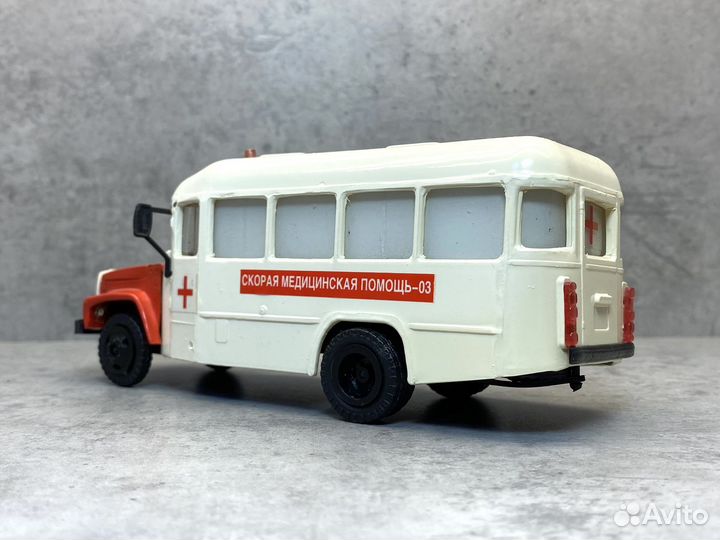 Коллекционная модель кавз-3270 скорая помощь 1:43