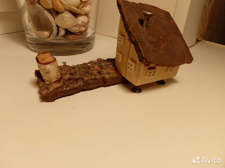 Дрифтвуд домик, маяк, парусная яхта