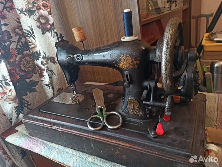 Швейная машинка Зингер
