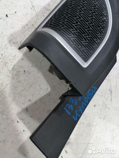 Накладка двери передняя левая с динамиком