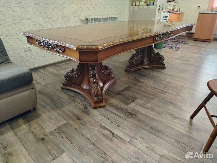 Стол обеденный из массива дерева