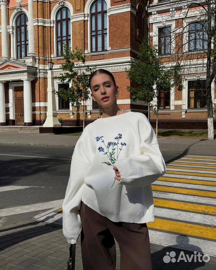 Женский свитер 