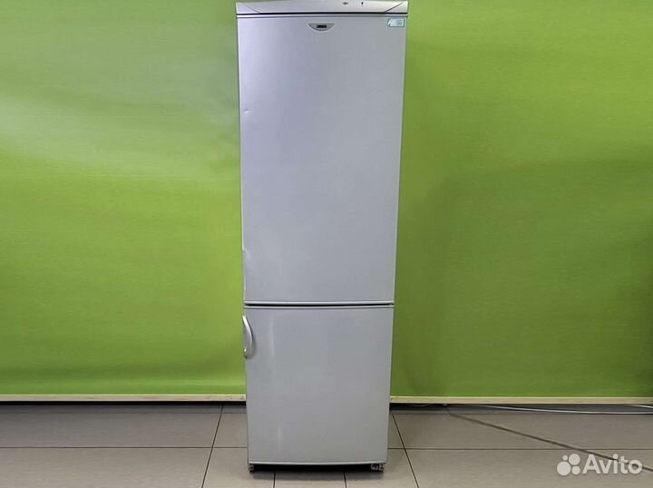 Холодильник серебристый Zanussi 191см