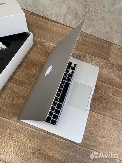 Apple MacBook air 13 2020 выпуска (отл сост)