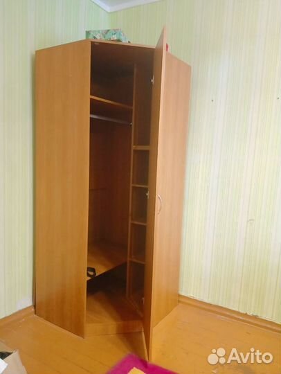 Угловой шкаф с зеркалом