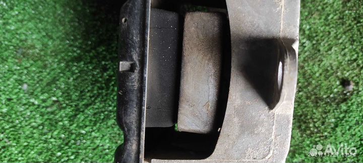 Подушка двигателя правая volkswagen golf IV 1.6