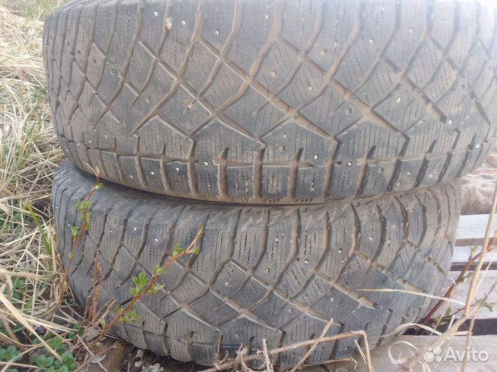 Nitto Therma Spike 235/65 R17 108