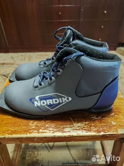 Лыжные ботинки