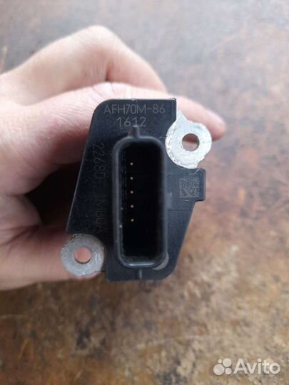 Датчик расхода воздуха Nissan Juke