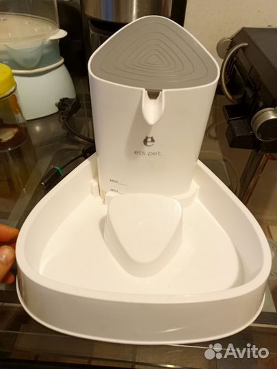 Фонтан поилка для кошек