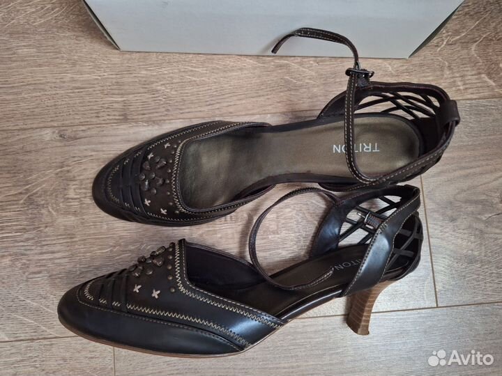 Туфли с ремешком на щиколотке