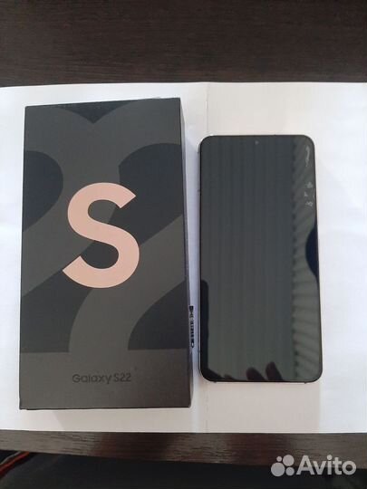 Samsung Galaxy S22, 8/256 ГБ